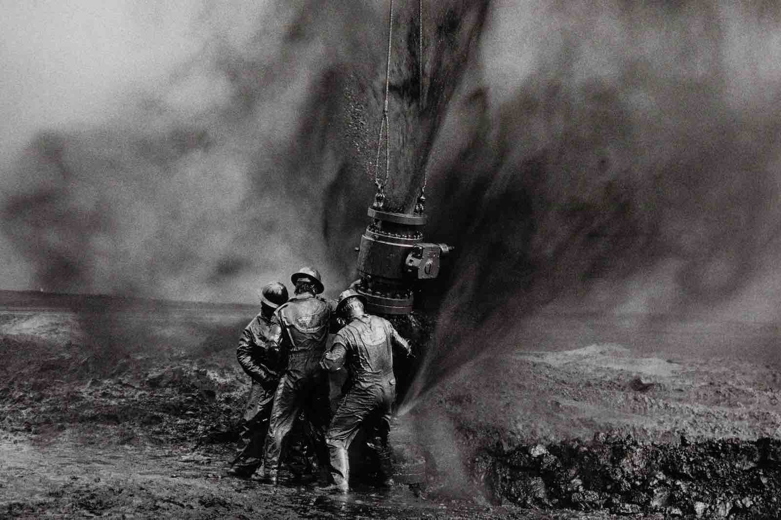 S. Salgado, Kuwait (Capping a Wellhead, Greater Burhan Oilfield), 1991